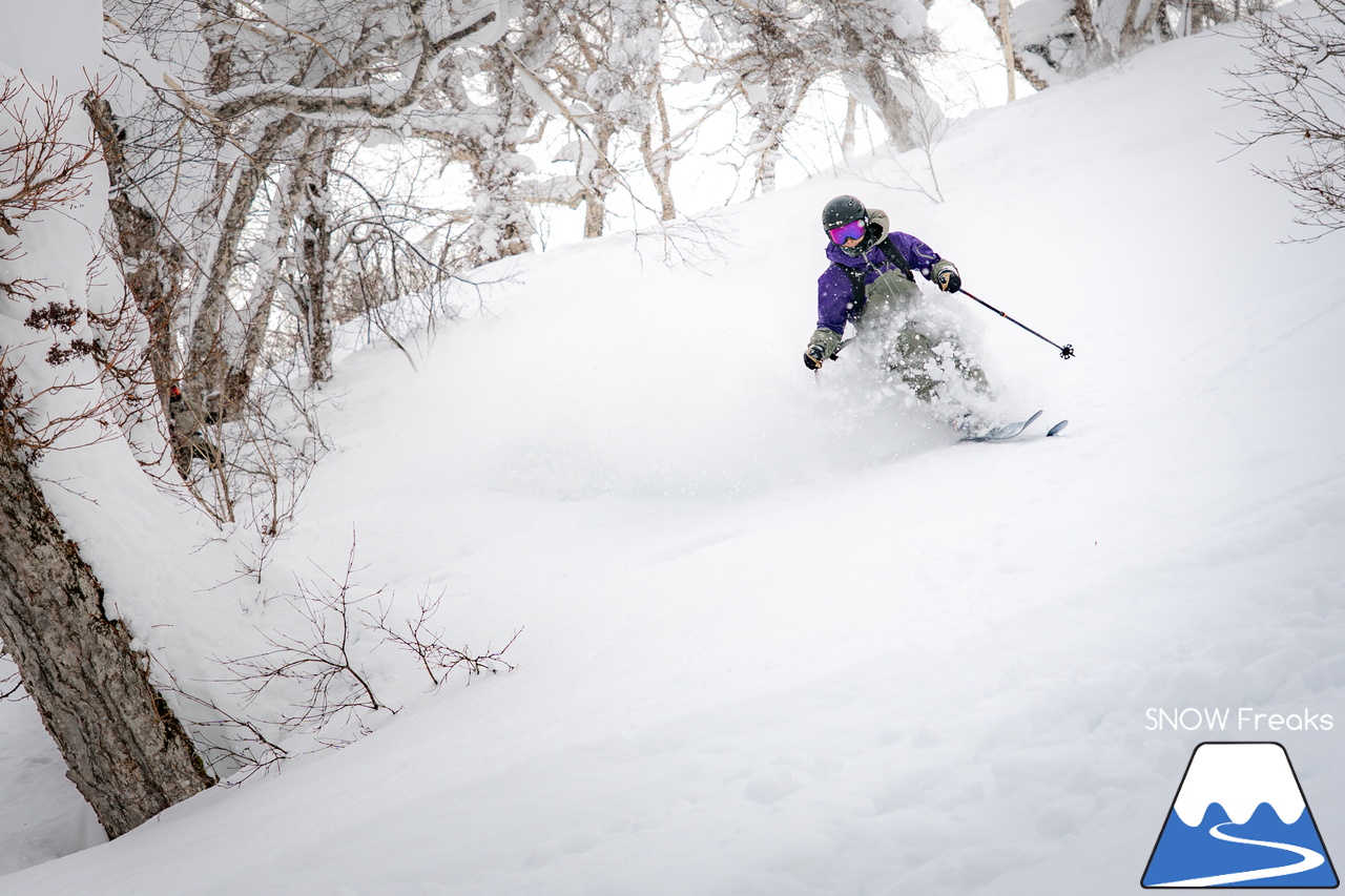 サッポロテイネ｜プロスキーヤー・中西太洋さんが、今季 SNOW Freaks 初登場。コンディション良好なゲレンデ＆パウダーを滑る、そして、撮る！